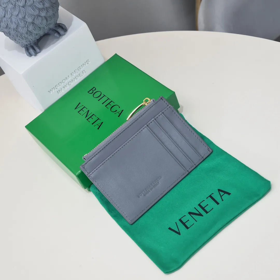 Batch 520 Intrecciato woven calfskin large zipper card holder, equipped with 3 card slots, 1 zipper coin purse, gold hardware 2020A cowhide large grid# Dimensions: Height 8×Width 12×Thickness 1 cm Color: Lightning Gray#